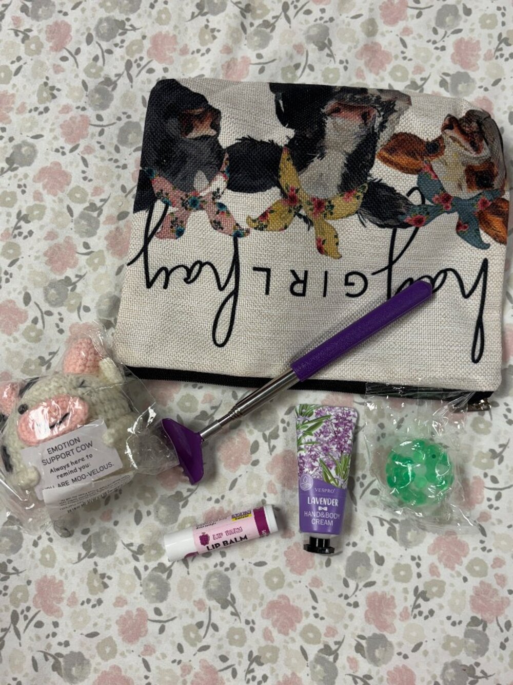 Vegan Themed Gift Bag w/ Vespro cream, Azen lip balm, Back Scratcher & More!